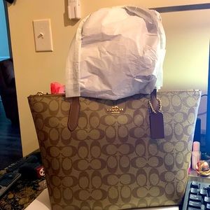 New Original Packaging Coach Signature Tote 👜 for the perfect Fashionista!!